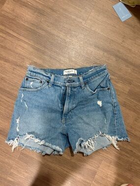 Abercrombie & Fitch 4 inch high waisted mom short (curve love) size 28